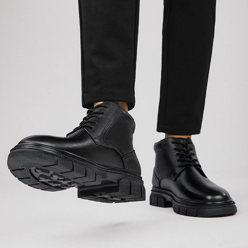 Bottes de motocross classiques unisexes à lacets pour hommes, chaussures en cuir, bottes de rinçage de moto, bottes militaires pour couple, haut, mode, nouveau, 2024