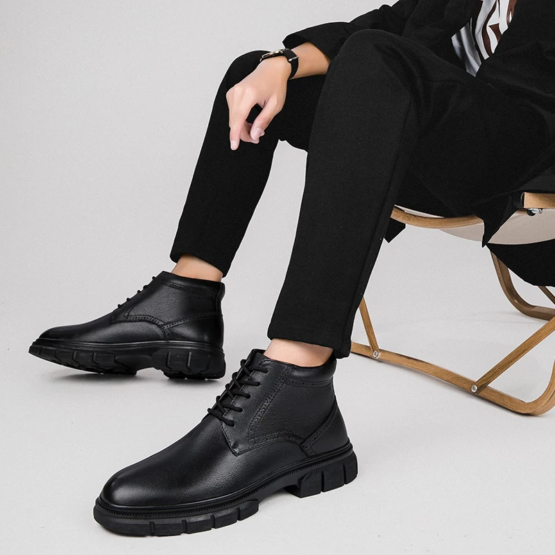 Bottes de motocross classiques unisexes à lacets pour hommes, chaussures en cuir, bottes de rinçage de moto, bottes militaires pour couple, haut, mode, nouveau, 2024