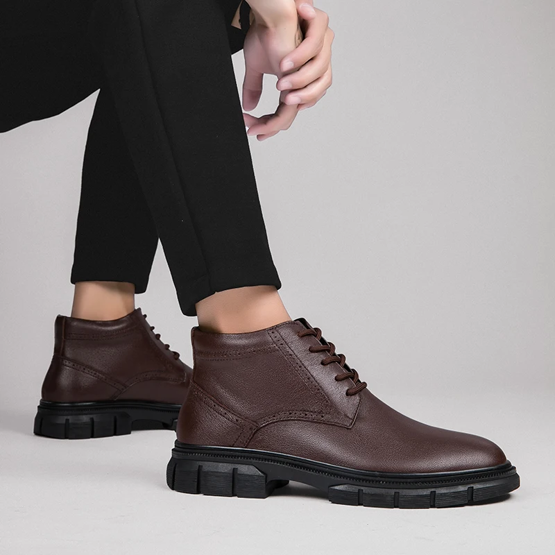 Bottes de motocross classiques unisexes à lacets pour hommes, chaussures en cuir, bottes de rinçage de moto, bottes militaires pour couple, haut, mode, nouveau, 2024