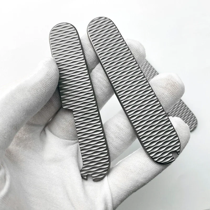 Écailles à manche de couteau en alliage de titane et laiton, patchs pour stries de poisson radial opaque de l'armée suisse Victorinox 91mm, 1 paire Écailles à manche de couteau en alliage de titane et laiton, patchs pour stries de poisson radial opaque de l'armée suisse Victorinox 91mm, 1 paire